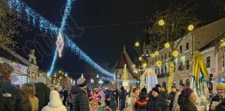 FOTO – Seară memorabilă, la cina comunitară din centrul Bistriței: Întâlniri cu prieteni străvechi, vin, țuică fiartă și multe povești