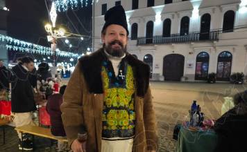 La Dumbrăvița se reia un străvechi obicei – Vergelul: Petrecerea ritualică a tinerilor care „sparge” Crăciunul