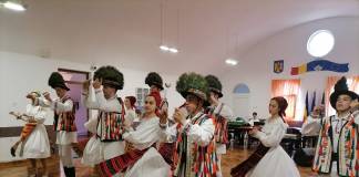 Revelion la căminul cultural: Sătenii din Măgura Ilvei trec pe la biserică, se bucură de artificii, apoi „cântec joc și voie bună în Noul An!”