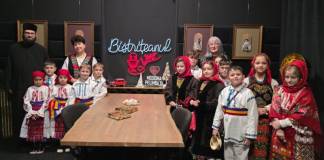 FOTO – Crăciun în Cristeștii-Ciceului: Multe case pustii, pe uliță, dar încă se colindă…!