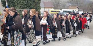 „Jocul Satului” devine o tradiție vie la Lunca (Frij): De Sfântul Ioan, toți sătenii sunt așteptați în costume tradiționale la Sfânta Liturghie și la joc, în căminul cultural