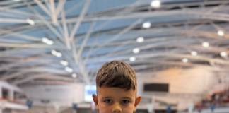 Millan – copilul minune din Beclean – uimește din nou! Trei medalii obținute la înot în cadrul Cupei Hajós Alfréd