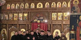 FOTO/VIDEO: Răscolitor concert de colinde, susținut de corul Transylvania Byzantica, în biserica ortodoxă de la Unirea