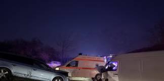 Accident la Mititei, între o mașină și o autoutilitară! Două persoane au fost rănite