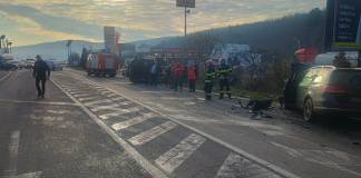 FOTO/VIDEO: Accident pe DN17, lângă Lukoil! O autoutilitară s-a răstunat în urma impactului