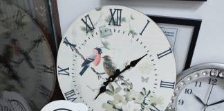 FOTO – Povestea ceasurilor gratuite: cum a creat ceasornicarul Marian Vlad un lanț al generozității în Bistrița