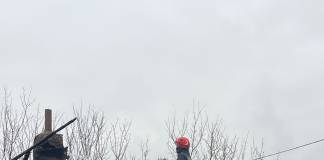 FOTO: Au aflat de la un prieten că le arde casa! O familie cu două fetițe are nevoie de noi