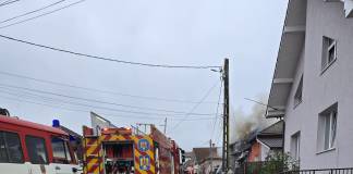 FOTO: Incendiu la Budacu de Sus! O femeie a suferit arsuri, iar doi bărbați atacuri de panică