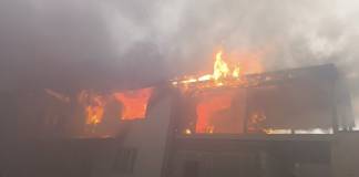 Rodna: Au rămas fără agoniseala de o viață, în Ajun, după ce un incendiu le-a cuprins casele