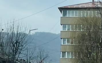 TRAGEDIE: Un bunic din Năsăud s-a prăbușit de la etajul 3