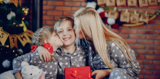 Pijamalele de Crăciun și farmecul unei tradiții care aduce familia împreună