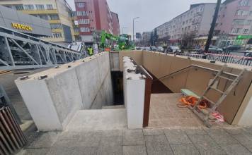 FOTO: Se montează scările rulante la pasajul subteran din Decebal