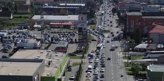Primarul Gabriel Lazany: „Mașinile bistrițenilor acoperă drumul dus-întors până la Cluj!” Municipalitatea analizează soluțiile pentru traficul infernal din oraș