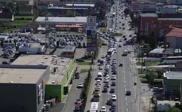 BISTRIȚA- Nebunie înainte de sărbători: Două accidente în nicio oră și trafic infernal