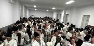 FOTO/VIDEO – Când tradiția se trăiește pe viu: Sătenii din Lunca (Frij) au făcut senzație cu un Joc al Satului ca pe vremuri. „O frumusețe tulburătoare”