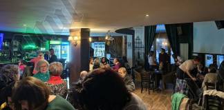 FOTO: Plăcinta regilor, tradiționala Galette des Rois, servită într-o cafenea din Bistrița