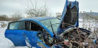 FOTO: Accident la Teaca! Trei persoane, printre care o fetiță de doi ani, la spital