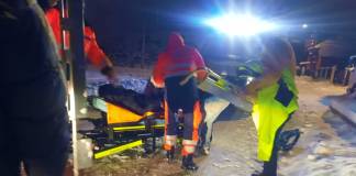 FOTO – Zăpada de pe trotuare face primele victime: adolescentă – ajunsă la spital după ce a căzut în drum spre școală