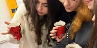 FOTO – INEDIT! Frigul se combate, la Colegiul Național „Petru Rareș” din Beclean, în „camera de ceai”