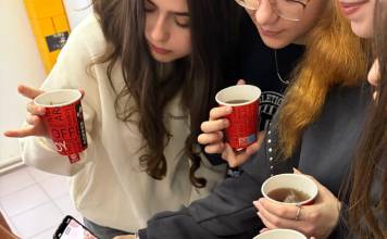 FOTO – INEDIT! Frigul se combate, la Colegiul Național „Petru Rareș” din Beclean, în „camera de ceai”