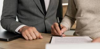 Ce dobânzi oferă băncile la ratele cu card de credit?