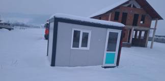 Solidaritate la sat : Comunitatea din Spermezeu pune la dispoziția unui bărbat o locuință modulară până își construiește casa