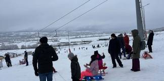 FOTO: Distracție cu sania pe Dealul Cocoș