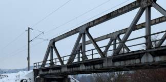 FOTO: Blocaje de gheață, în apropierea stației hidro Rebrișoara. Localnicii, sfătuiți să evite deplasarea în zonă