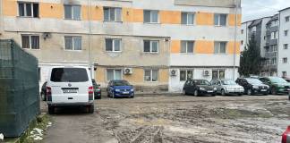 FII REPORTER: Pe strada Grănicerilor, mocirlă până-n gât și mașini parcate pe trotuare