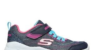 De la primele luni la primii pași: cum se schimbă garderoba celor mici