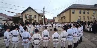 FOTO/VIDEO: S-a încins un joc de pomină, în centrul Sebișului, de Sfântul Haralambie, ocrotitorul comunității