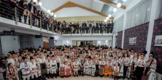 FOTO/VIDEO: „Jocul însuraților”, la Sebiș: Sute de oameni și copii din comunitate au dus tradiția mai departe