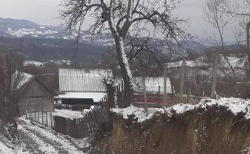FOTO: Localnicii din Tiha Bârgăului, nemulțumiți de starea jalnică a unui drum. Cum comentează primarul Vasile Șut întreaga situație