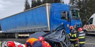Accident în Pasul Tihuța, cu două persoane încarcerate. SMURD Prundu Bârgăului, chemat în ajutor
