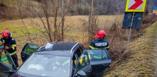 FOTO: Două mașini implicate într-un accident la Coșbuc!