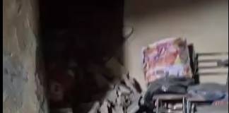 VIDEO – PERICOL pe Titulescu: Imobilul de la nr. 18 se prăbușește bucată cu bucată. Primarul Lazany: SVSU va verifica starea imobilului