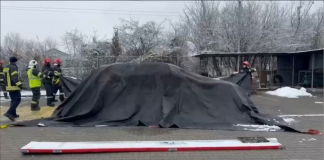 VIDEO – Bistrița: Mașină hybrid cuprinsă de flăcări! Intervenția a durat 20 de ore