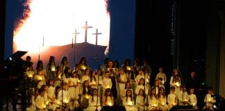 FOTO/VIDEO – Tulburător concert susținut de elevii și profesorii de la „Tudor Jarda”: „Să lăsăm muzica să ne deschidă inimile către lumină”