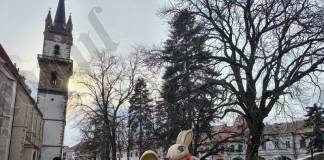 Rostul de dimineață: Întâmpinăm Paștele cu decoruri noi și optimiste în centrul Bistriței