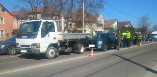 FOTO/VIDEO – Accident cu 4 mașini implicate, la intrarea în Viișoara! O femeie și doi copii au avut nevoie de îngrijiri medicale