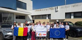 INEDIT: Eleve de la Agricol Beclean au imprimat materiale pentru Versace, Prada, Dior și Louis Vuitton