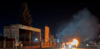 VIDEO: Mașină cuprinsă de flăcări, pe raza municipiului Bistrița