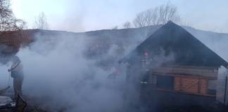 FOTO: 13 animale și-au pierdut viața într-un incendiu izbucnit în Budacu de Sus