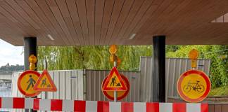 Indicatoare rutiere personalizate pentru companii: când sunt necesare și cum se folosesc corect