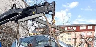Mașinile „uitate” în parcări, ridicate de Poliția Locală! CE riscă proprietarii: