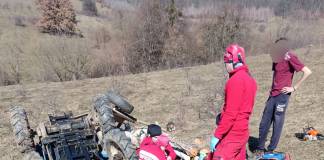 Tractor răsturnat, la Monor! Victima, preluată de elicopterul SMURD