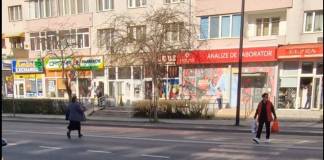 VIDEO – ÎNCĂ sunt bistrițeni care nu folosesc pasajul din Decebal! Motivul? Scările rulante care uneori merg, alteori ba