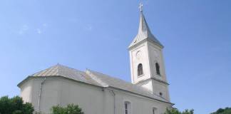 FOTO – Două schelete umane, descoperite în biserica de la Arcalia: „Un schelet deranjat, s-au păstrat doar fragmente ale membrelor inferioare”