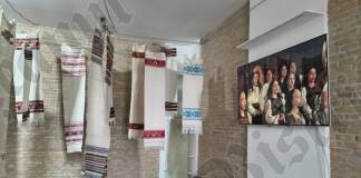 FOTO/VIDEO – Întâmplare de Paște, la Muzeul din Bistrița, cu zeci de ștergare din casele veacului trecut, dar și icoane de la Mănăstirea Nicula