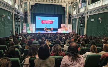 FOTO/VIDEO – Educație și sănătate la superlativ: Sute de părinți și specialiști în educație caută echilibrul pentru copiii din Bistrița, la conferința „Eu și Copilul”